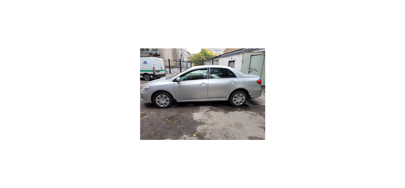 Автомобіль Toyota Corolla 2011 р.в., колір сірий, об’єм двигуна 1598 см. куб, вид палива – бензин, номер кузова: JTNBV56E70J127571, номер державної реєстрації: АЕ9913ЕМ